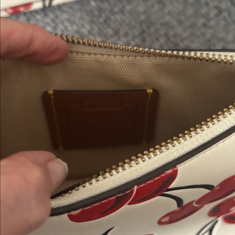 Coach Swinger Bag 20 With Cherry Print - Picture 3 of 9